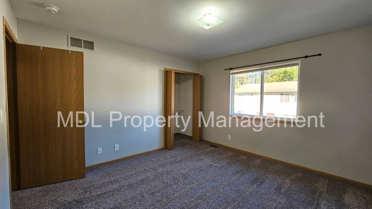 Apartment for rent at 4907 Hedgewood Dr, Midland, MI 48640