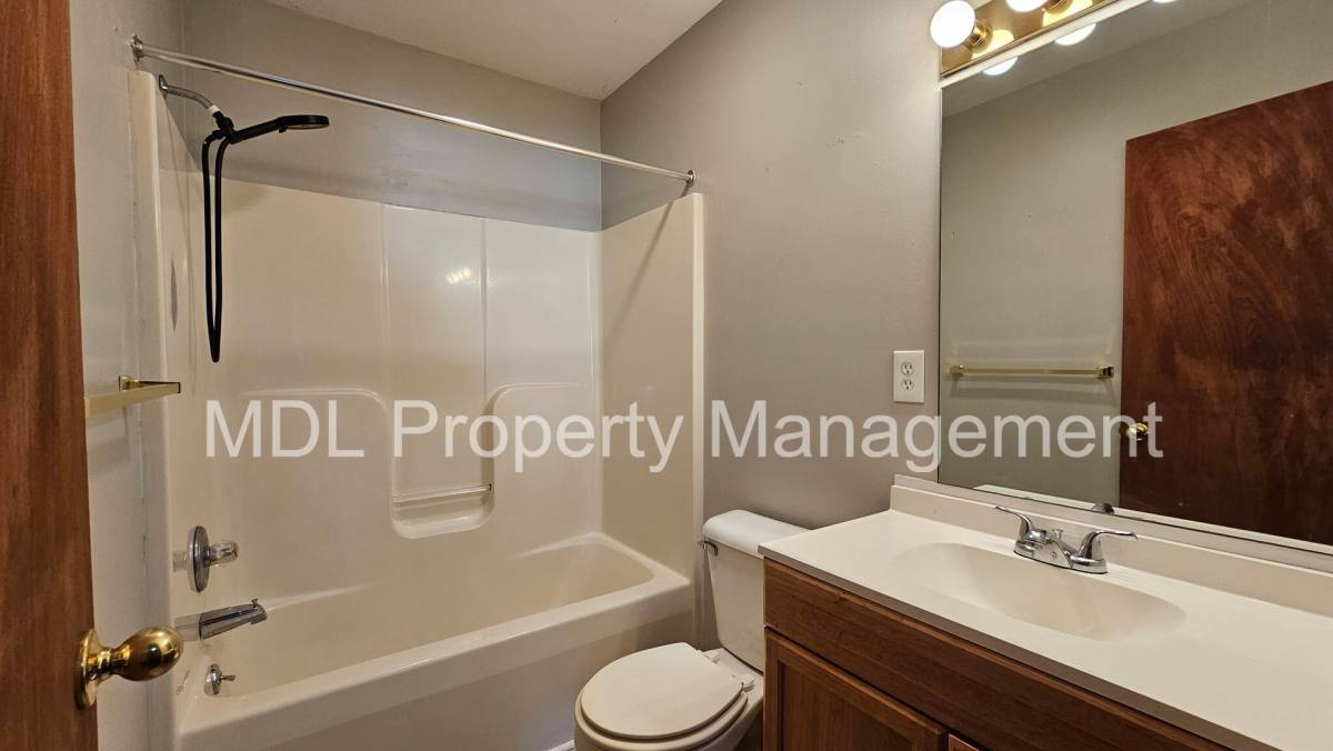 Apartment for rent at 4907 Hedgewood Dr, Midland, MI 48640