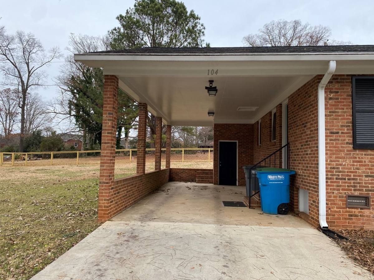 House for rent at 104 Secrest Avenue- Elt, Belmont, NC 28012