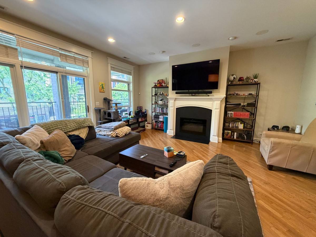 Apartment for rent at 2927 N Lincoln Ave, Chicago, IL 60657