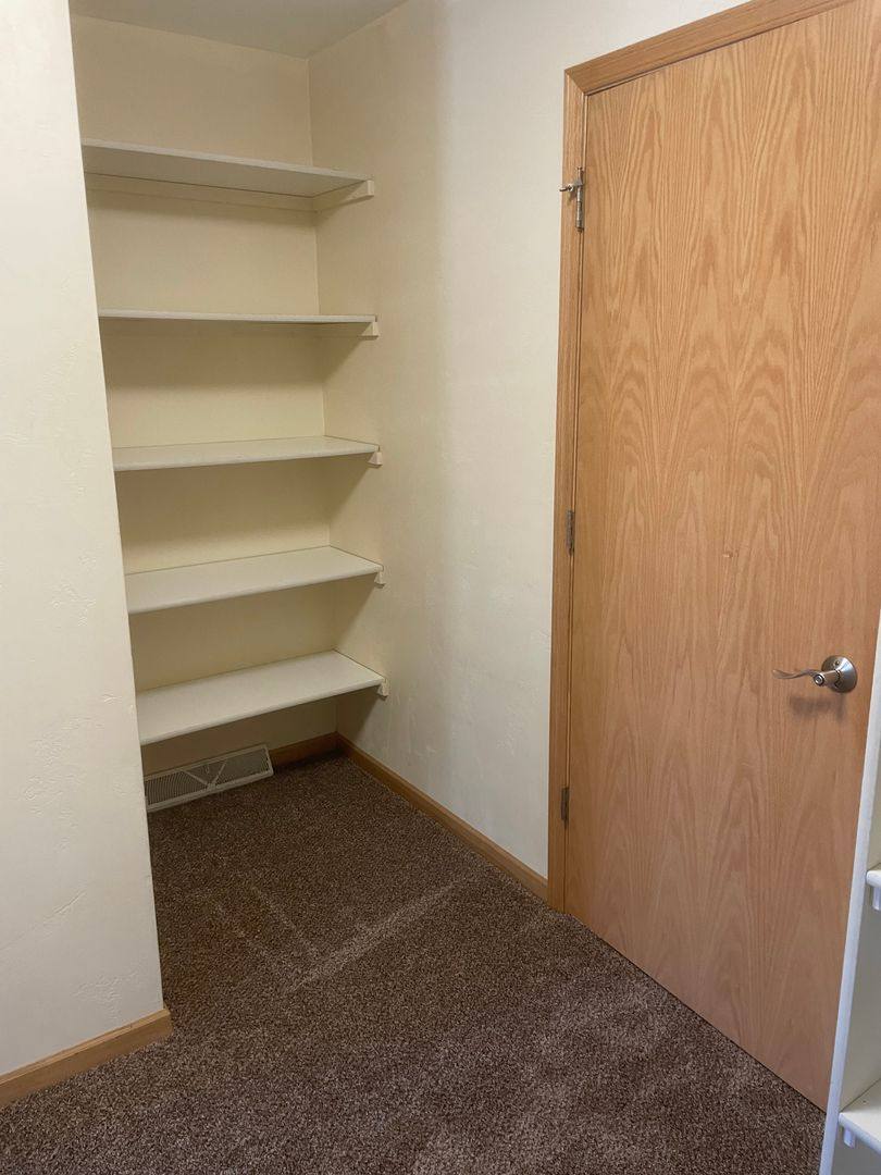 Apartment for rent at 2930 W Glenpark Dr, Appleton, WI 54914