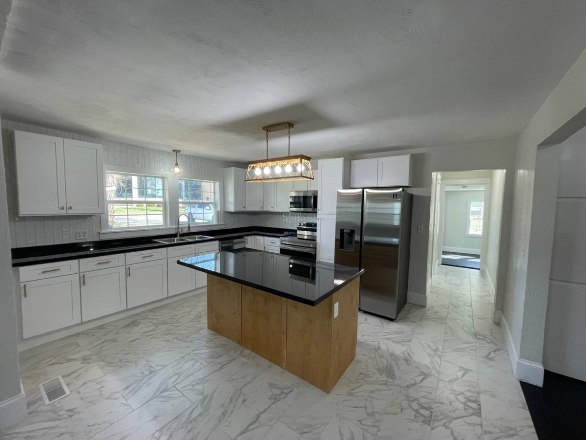 House for rent at 428 W Broadmoor St, Springfield, MO 65807