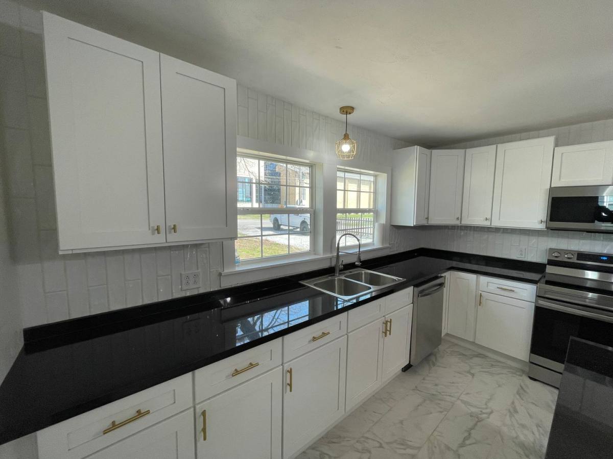 House for rent at 428 W Broadmoor St, Springfield, MO 65807