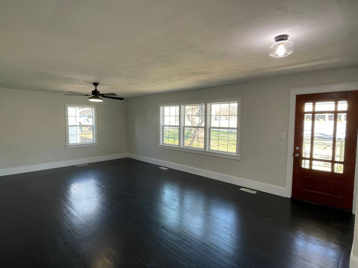 House for rent at 428 W Broadmoor St, Springfield, MO 65807