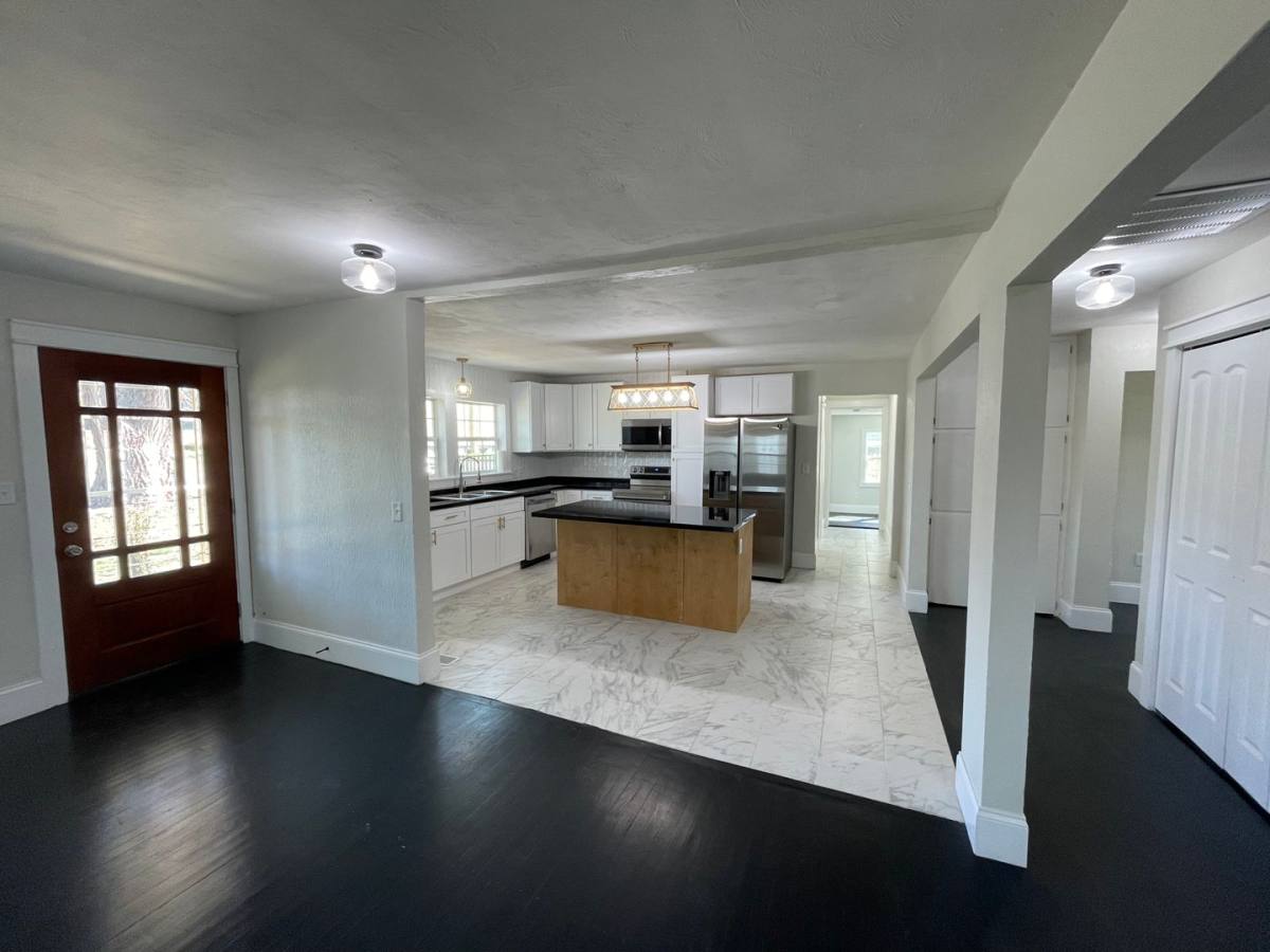 House for rent at 428 W Broadmoor St, Springfield, MO 65807