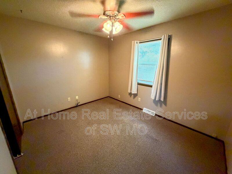 Apartment for rent at 621 Meadowview #2, Nixa, MO 65714