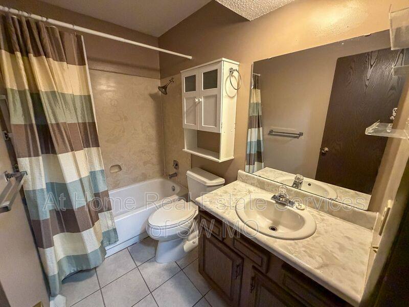 Apartment for rent at 621 Meadowview #2, Nixa, MO 65714