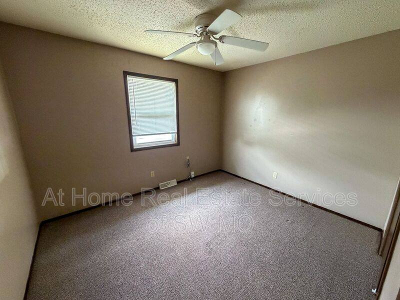 Apartment for rent at 621 Meadowview #2, Nixa, MO 65714