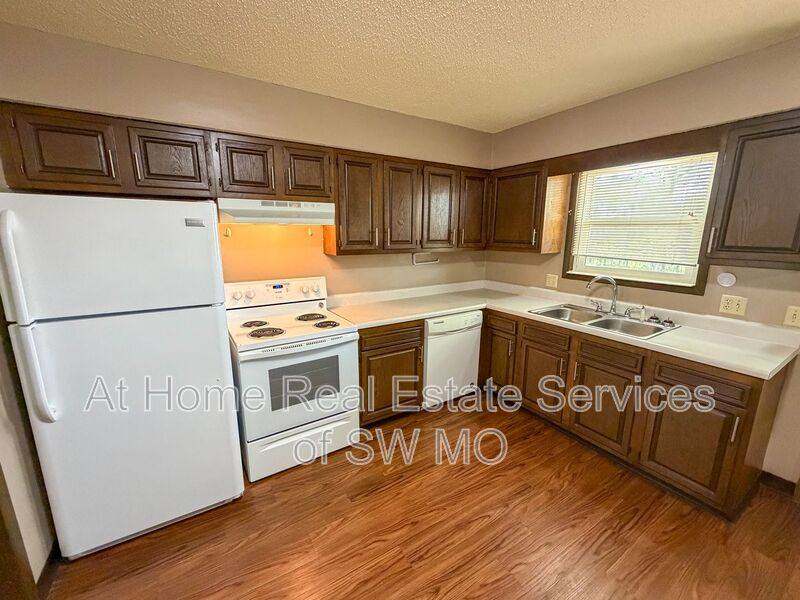 Apartment for rent at 621 Meadowview #2, Nixa, MO 65714