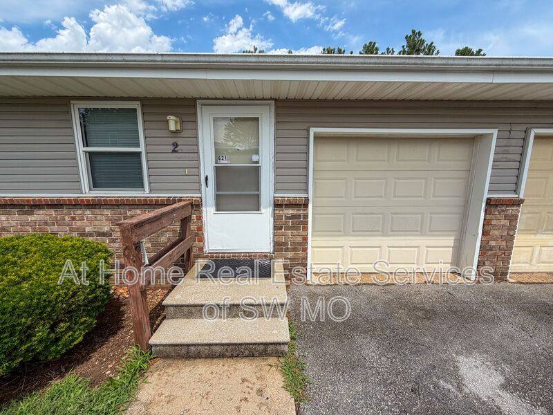 Apartment for rent at 621 Meadowview #2, Nixa, MO 65714