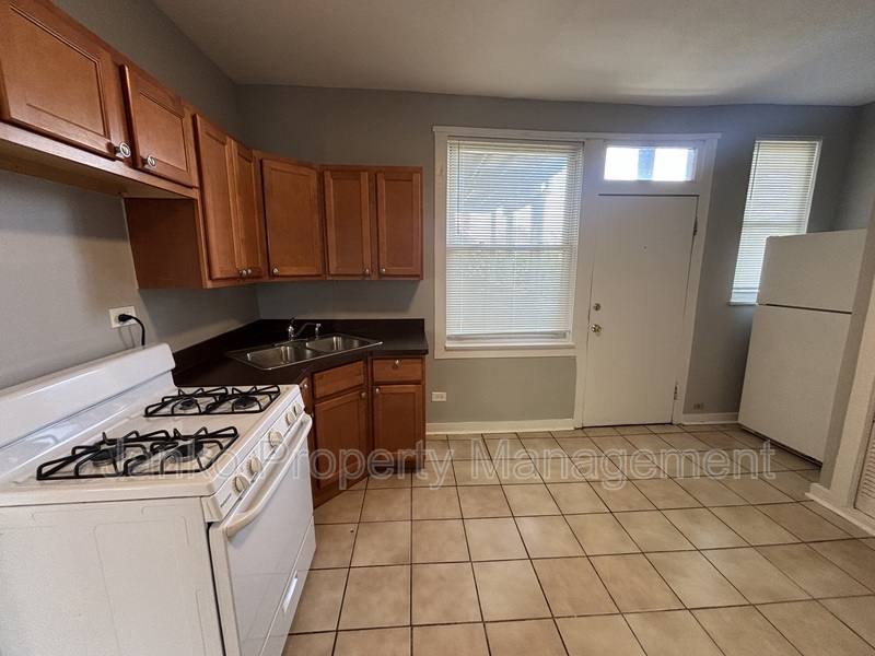 Apartment for rent at 3359 W 63rd Place #2F, Chicago, IL 60629