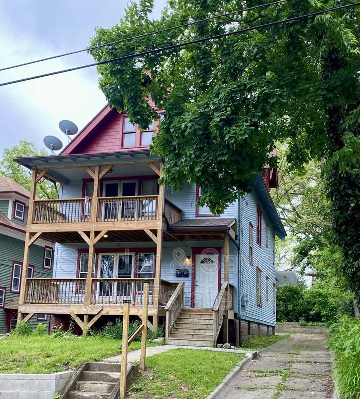 House for rent at 400 Cloverdale Ave #DOWN, Akron, OH 44302