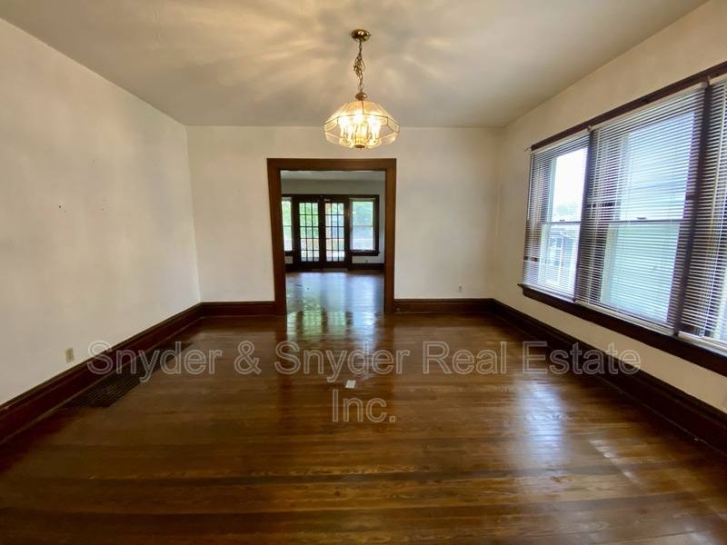 House for rent at 400 Cloverdale Ave #DOWN, Akron, OH 44302