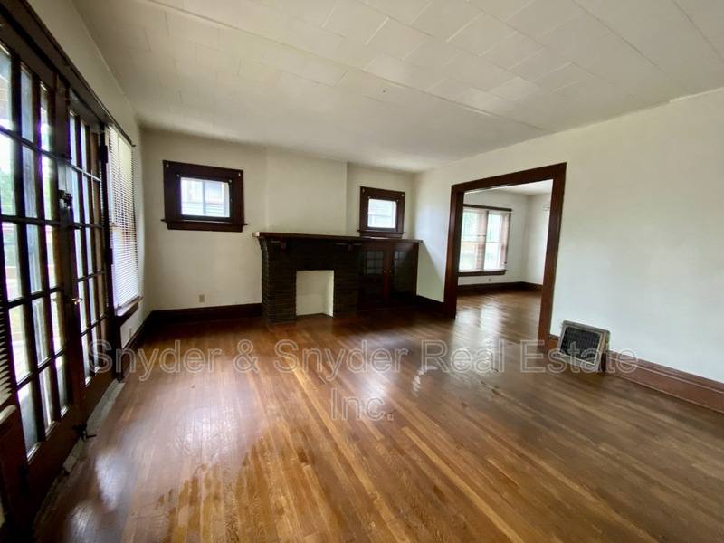 House for rent at 400 Cloverdale Ave #DOWN, Akron, OH 44302
