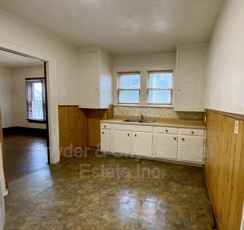 House for rent at 400 Cloverdale Ave #DOWN, Akron, OH 44302