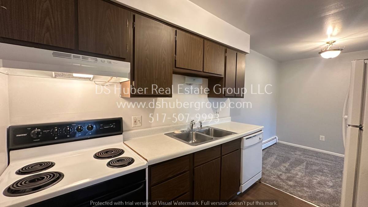 Apartment for rent at 1016 E Greenlawn, Lansing, MI 48910