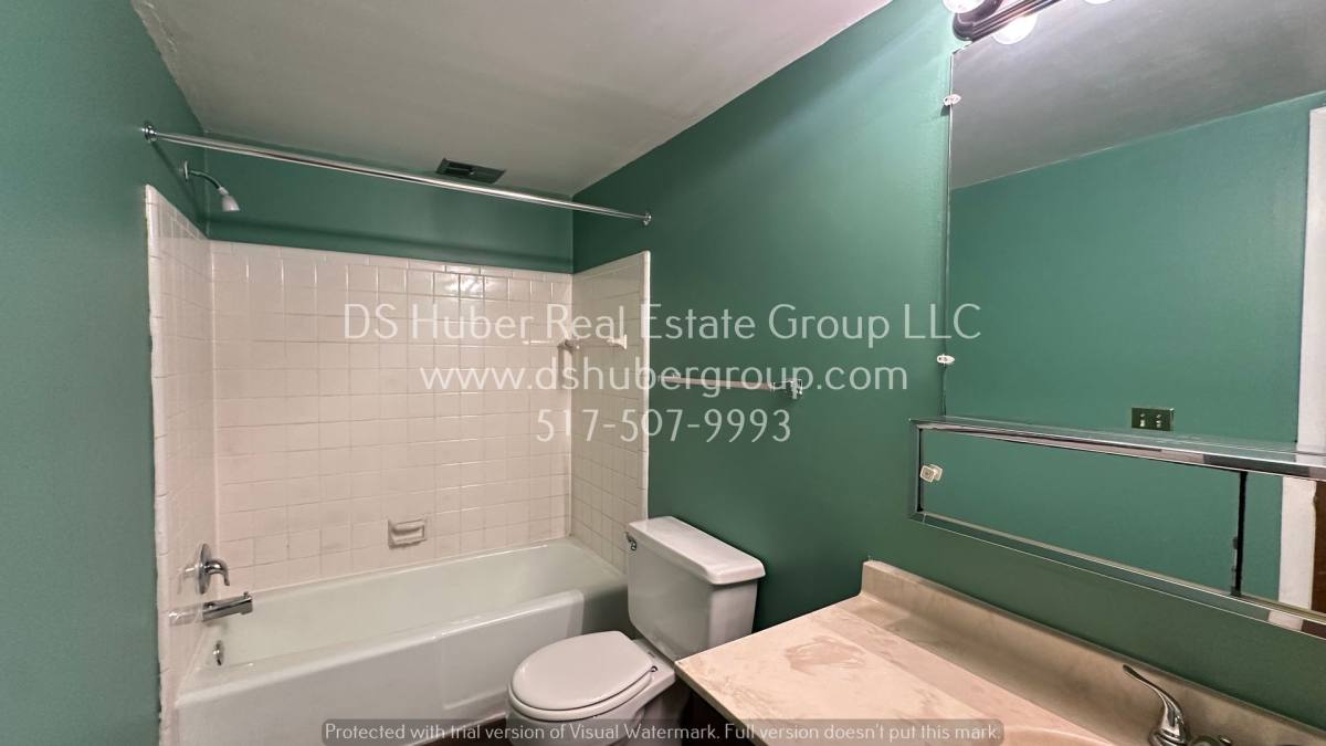 Apartment for rent at 1016 E Greenlawn, Lansing, MI 48910