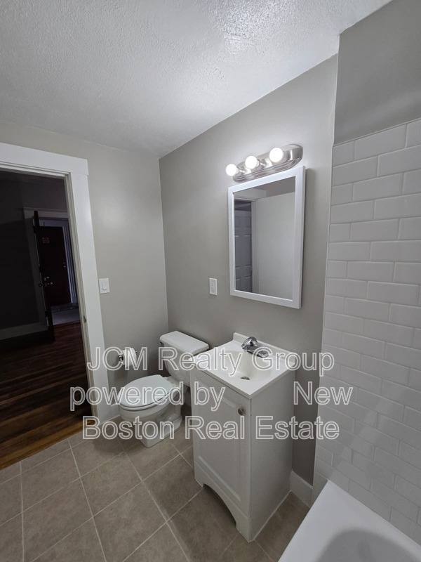 Apartment for rent at 196 Washington St #2 1st Floor, Lynn, MA 01902