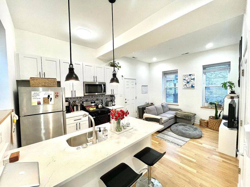 Apartment for rent at 1644 W Cermak #2R, Chicago, IL 60608