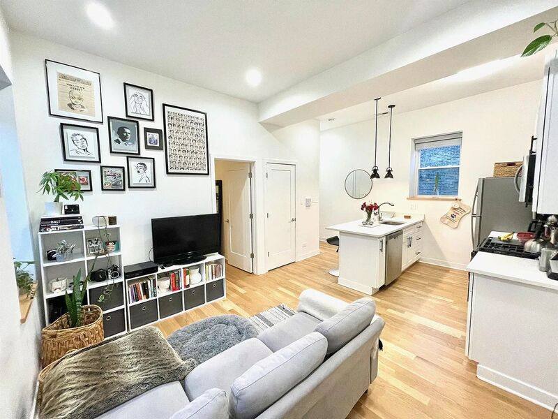 Apartment for rent at 1644 W Cermak #2R, Chicago, IL 60608