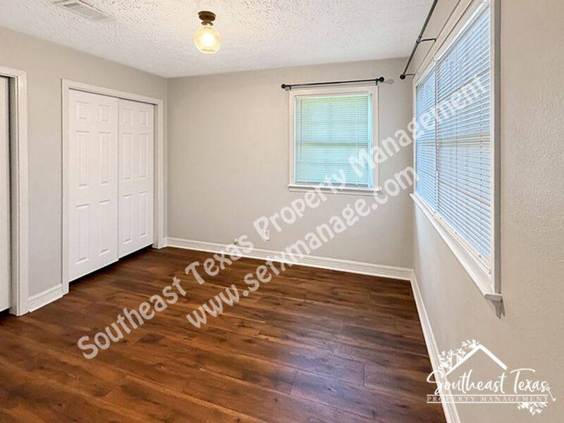 House for rent at 812 S 6th St, Nederland, TX 77627
