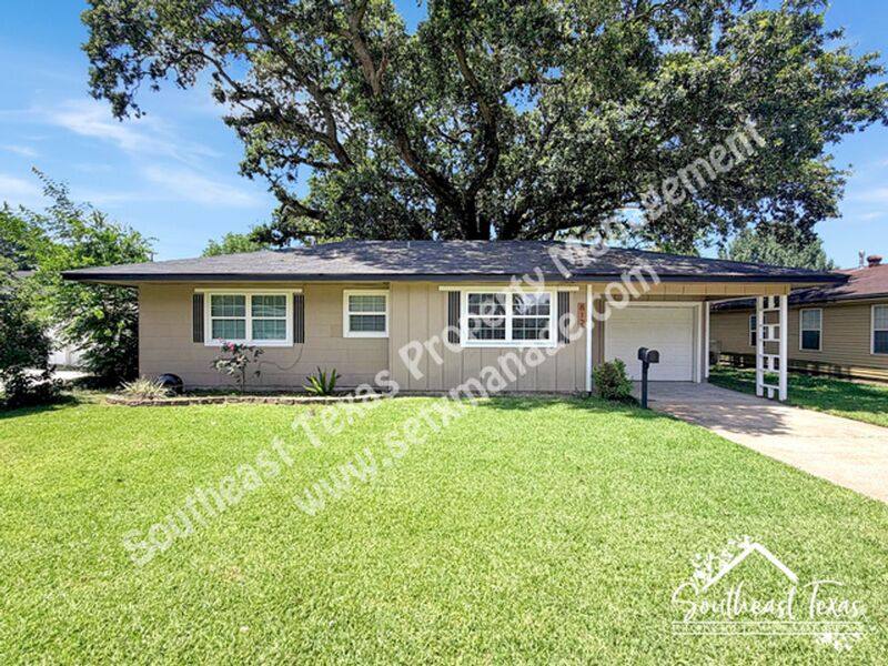 House for rent at 812 S 6th St, Nederland, TX 77627