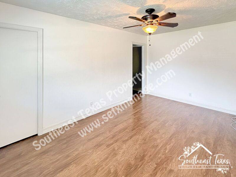 House for rent at 812 S 6th St, Nederland, TX 77627