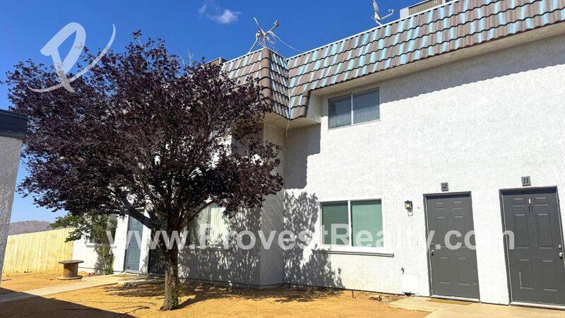 Townhouse for rent at 22526 Sioux Rd #12, Apple Valley, CA 92308
