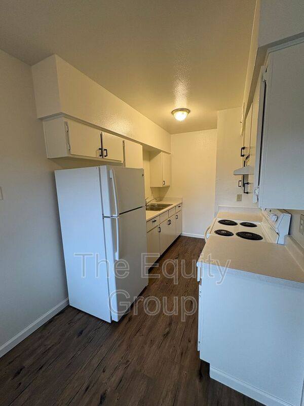 Apartment for rent at 1400 W Elowin Ave, Visalia, CA 93291