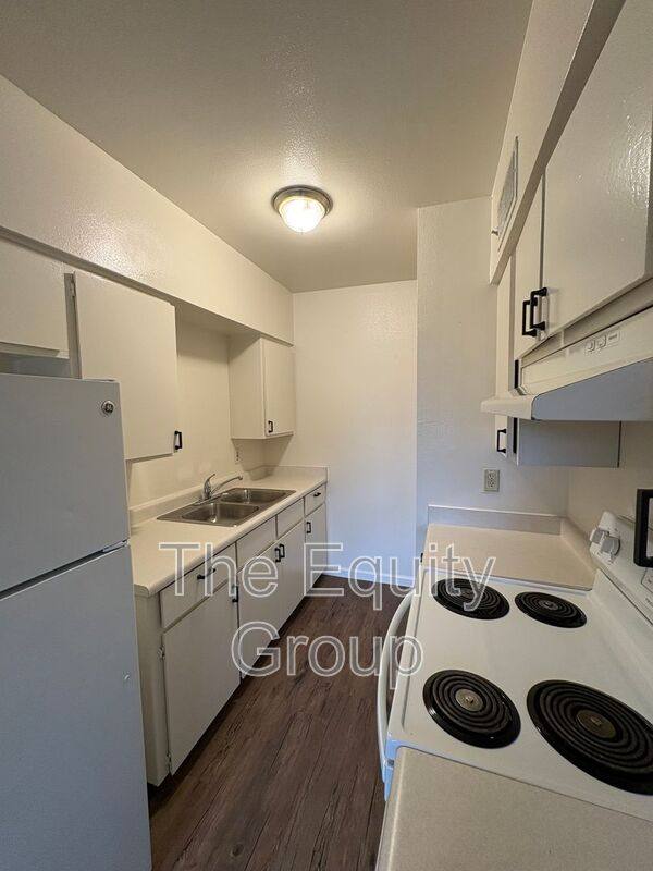 Apartment for rent at 1400 W Elowin Ave, Visalia, CA 93291