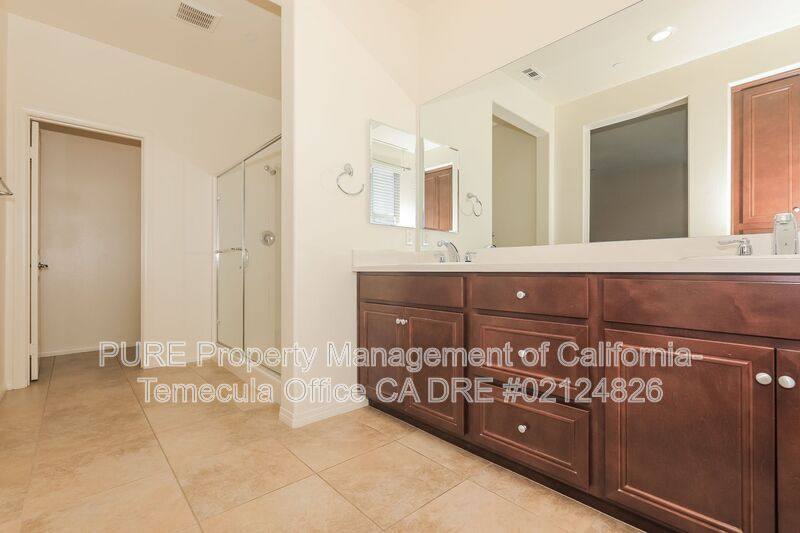 Townhouse for rent at 40324 Calle Real, Murrieta, CA 92563