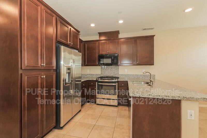 Townhouse for rent at 40324 Calle Real, Murrieta, CA 92563