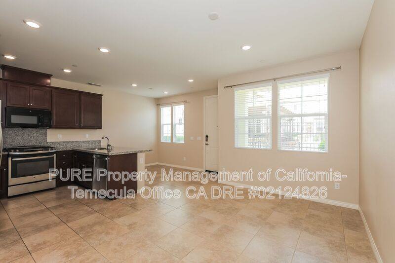 Townhouse for rent at 40324 Calle Real, Murrieta, CA 92563