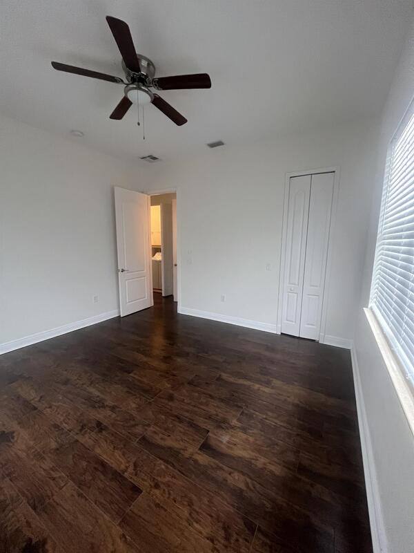Townhouse for rent at 2119 Montclair Dr, Sarasota, FL 34231