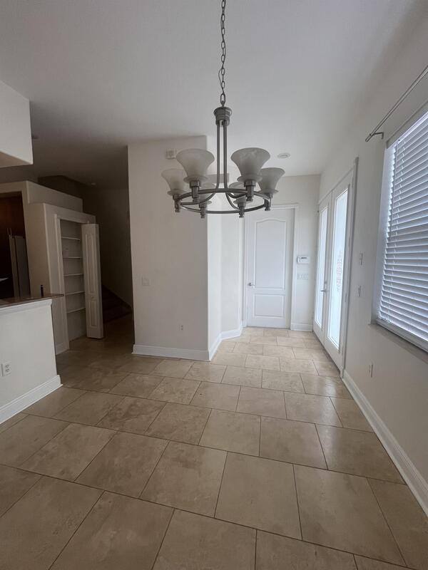 Townhouse for rent at 2119 Montclair Dr, Sarasota, FL 34231