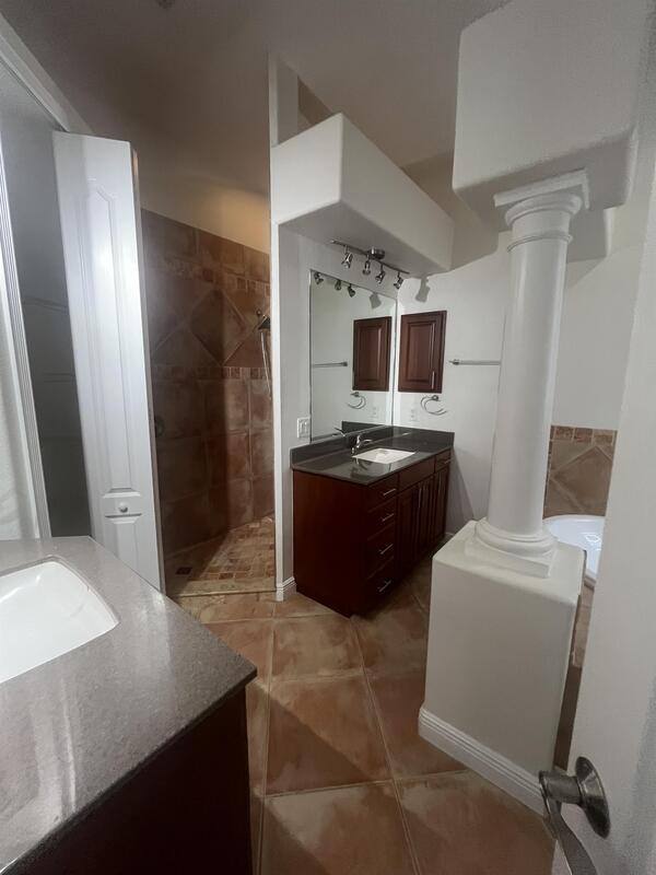 Townhouse for rent at 2119 Montclair Dr, Sarasota, FL 34231