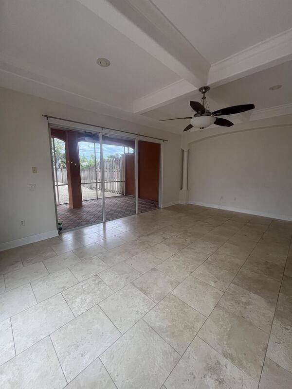 Townhouse for rent at 2119 Montclair Dr, Sarasota, FL 34231