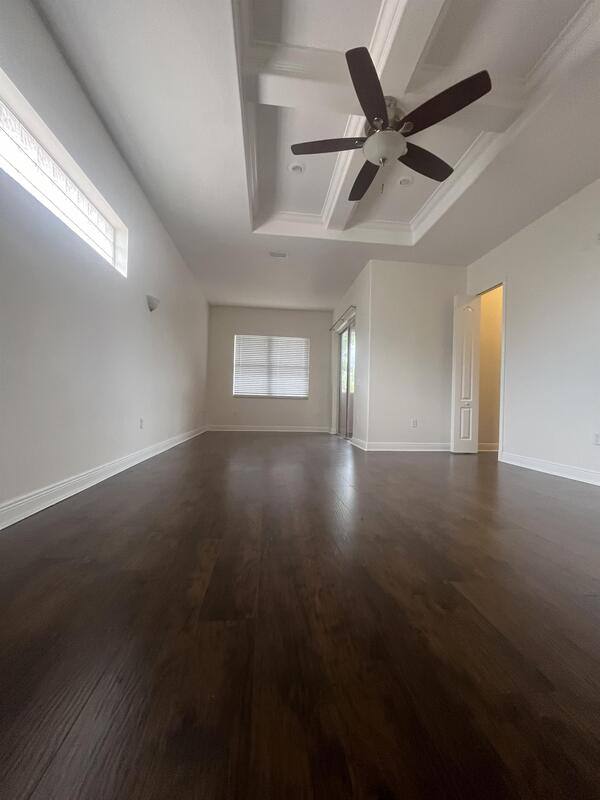 Townhouse for rent at 2119 Montclair Dr, Sarasota, FL 34231