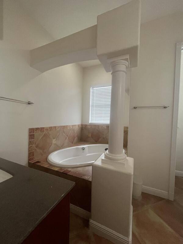 Townhouse for rent at 2119 Montclair Dr, Sarasota, FL 34231