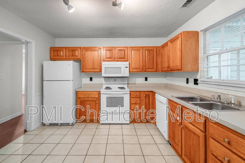 House for rent at 10800 Whittersham Dr, Charlotte, NC 28262