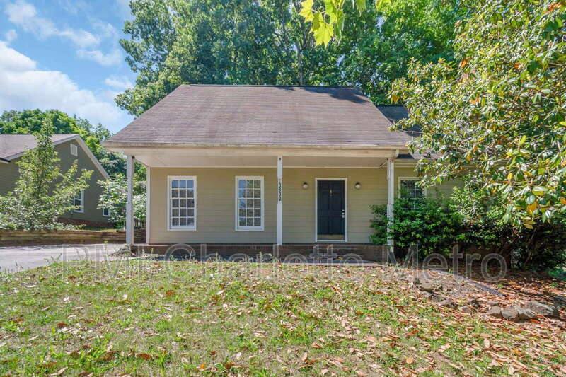 House for rent at 10800 Whittersham Dr, Charlotte, NC 28262