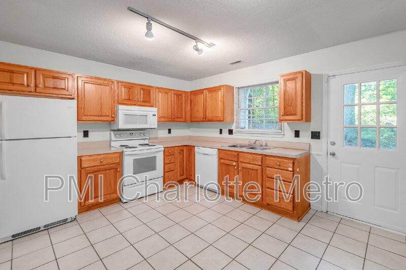 House for rent at 10800 Whittersham Dr, Charlotte, NC 28262