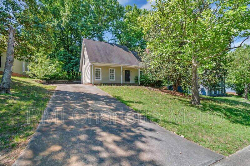 House for rent at 10800 Whittersham Dr, Charlotte, NC 28262