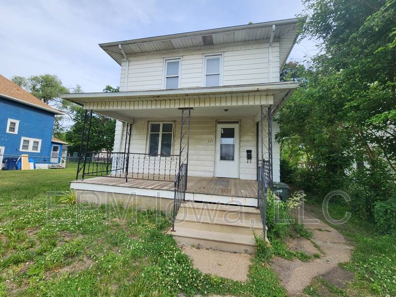 House for rent at 525 Courtland St, Waterloo, IA 50703