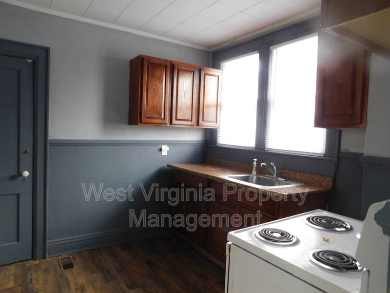 House for rent at 54 Hunt Ave, Charleston, WV 25302