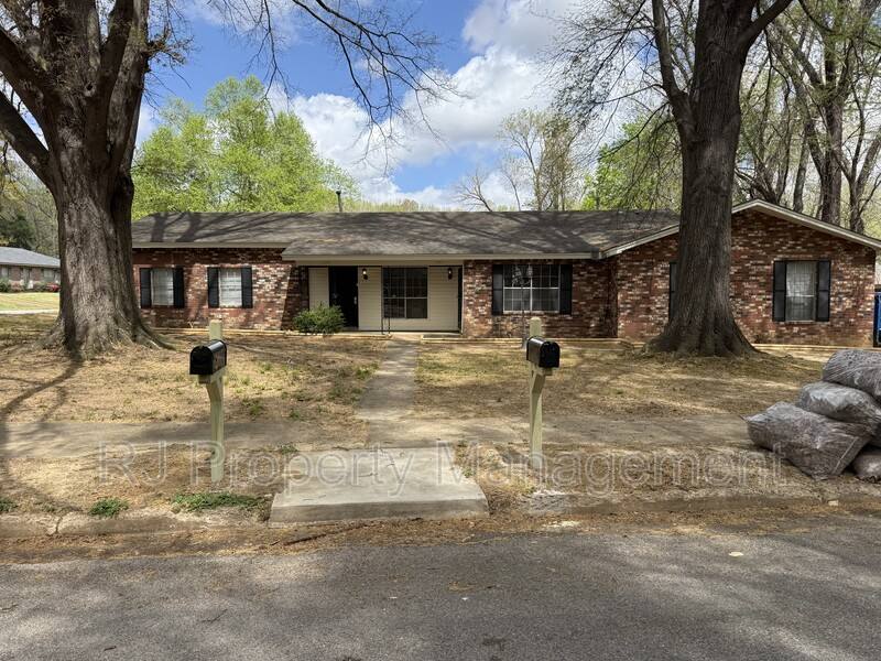 Apartment for rent at 4350 Ann Arbor Lane, Memphis, TN 38128