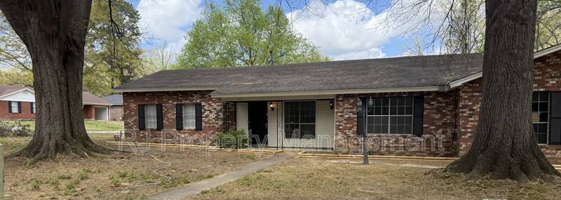 Apartment for rent at 4352 Ann Arbor Lane, Memphis, TN 38128