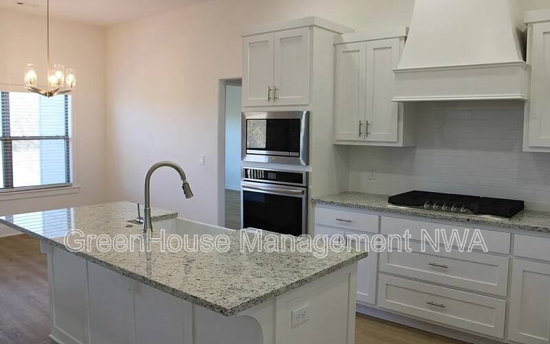 House for rent at 1574 N Pershing St, Fayetteville, AR 72704