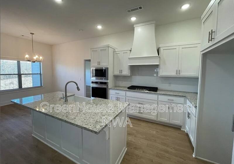 House for rent at 1574 N Pershing St, Fayetteville, AR 72704