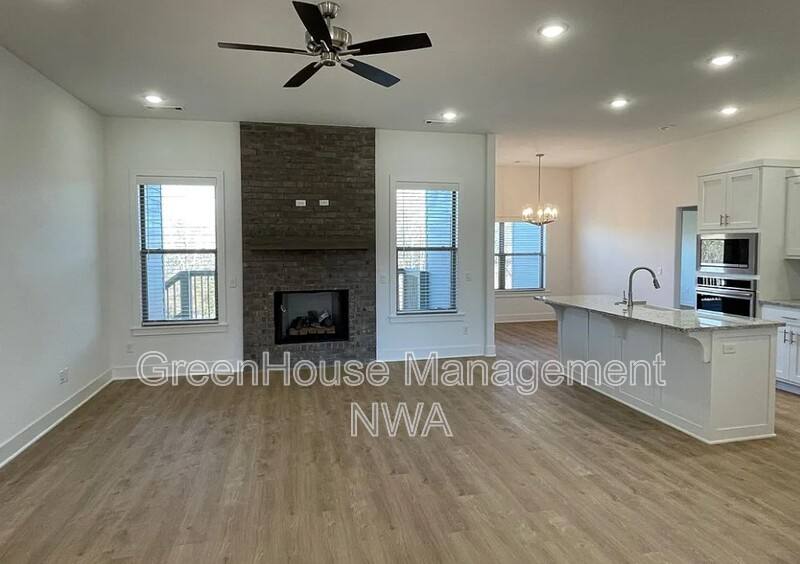 House for rent at 1574 N Pershing St, Fayetteville, AR 72704